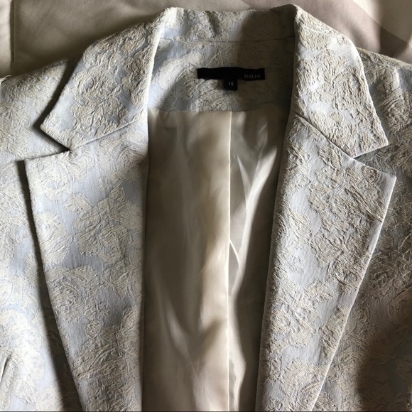 Dalia brocade blazer. - Picture 5 of 8